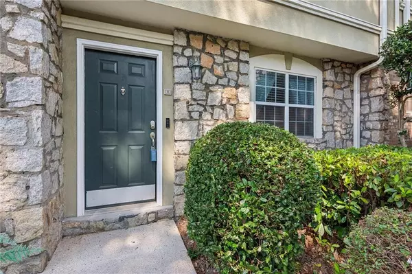 Atlanta, GA 30328,6900 Roswell RD #F8