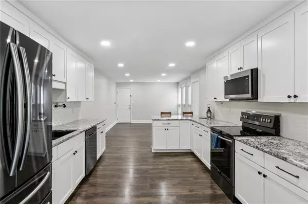 Atlanta, GA 30328,6118 Barfield RD