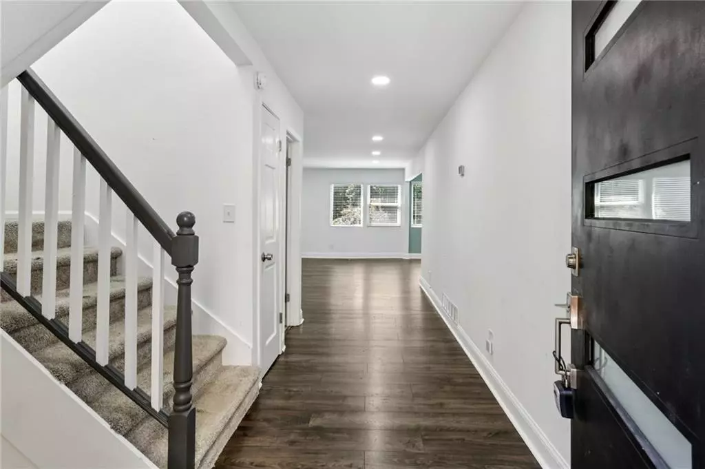 Atlanta, GA 30328,6118 Barfield RD