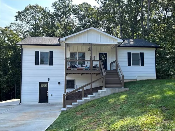Canton, GA 30114,215 Pinecone LN