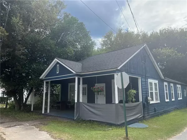 1 Palmetto ST, Porterdale, GA 30014