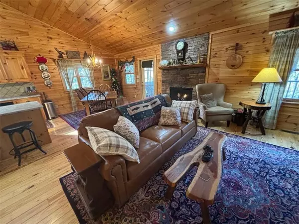 Hiawassee, GA 30546,3196 Creekview RD