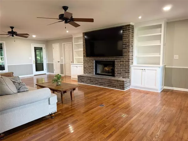 Cornelia, GA 30531,1134 Old Lake Russell RD
