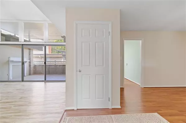 Atlanta, GA 30328,346 Carpenter DR #43