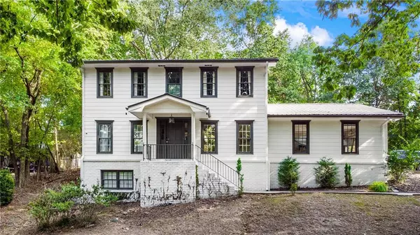 813 Lakeshore DR, Berkeley Lake, GA 30096