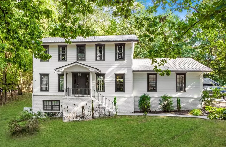 813 Lakeshore DR, Berkeley Lake, GA 30096