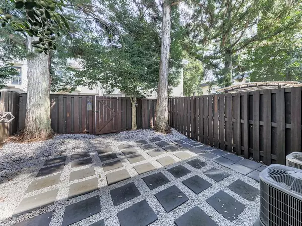 Atlanta, GA 30342,284 Lakemoore DR NE #D