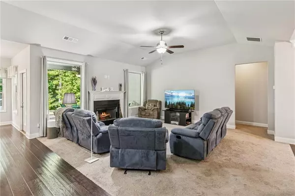 Hoschton, GA 30548,221 Charlotte DR