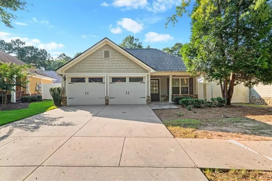 156 Cottage Club DR, Locust Grove, GA 30248