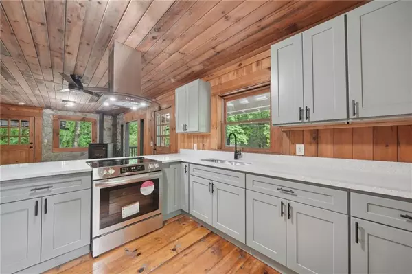 Ellijay, GA 30540,853 Bates RD