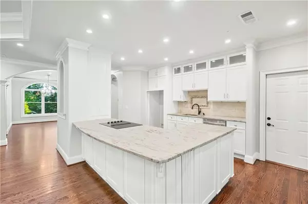 Atlanta, GA 30338,5816 Chamblee Dunwoody RD