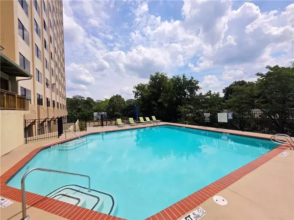 Atlanta, GA 30305,2479 Peachtree RD NE #809