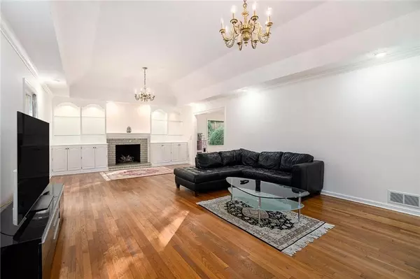Atlanta, GA 30327,4635 Mount Paran Pkwy