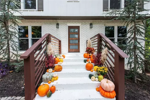 Atlanta, GA 30328,7249 Thornhill LN