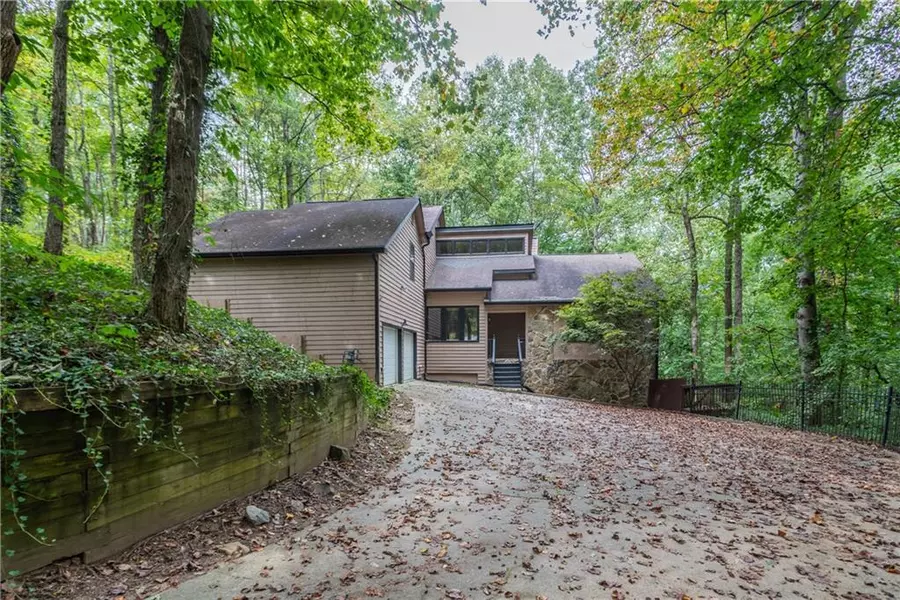 1945 Ledieu RD, Roswell, GA 30075