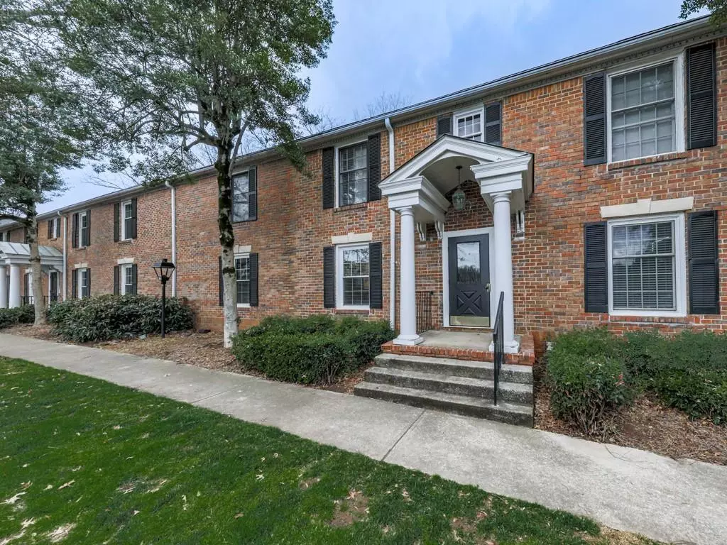 Atlanta, GA 30328,6700 Roswell RD #24E