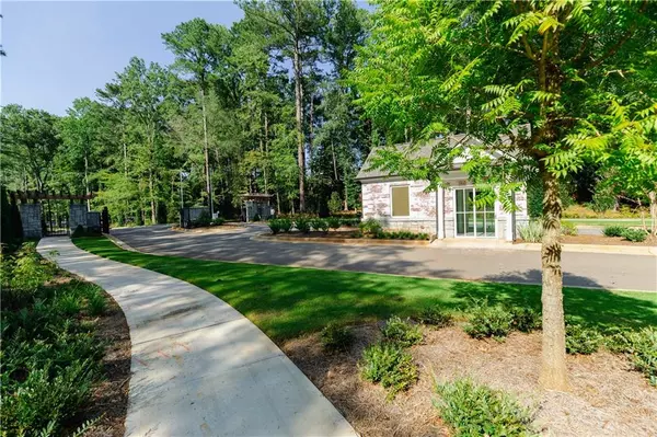 Peachtree Corners, GA 30092,5029 Shirley Oaks DR #318
