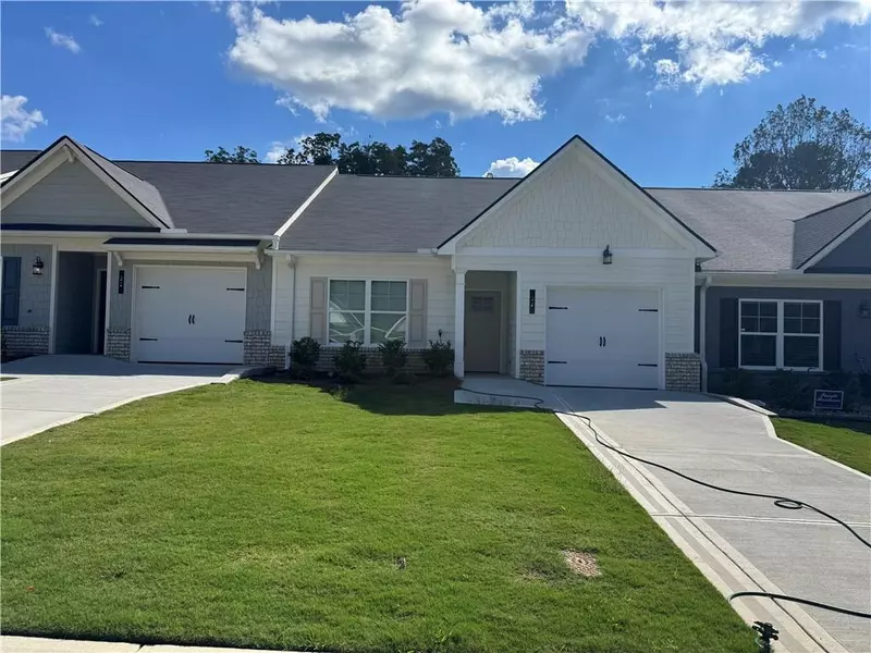 37 Silver Leaf LN, Dawsonville, GA 30534