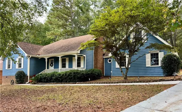 1955 Skyland Glen DR, Snellville, GA 30078