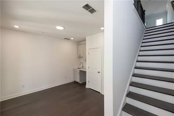 Alpharetta, GA 30022,352 Olmstead WAY #28