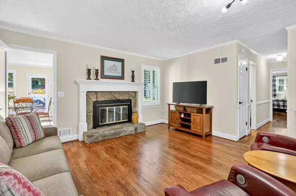 Acworth, GA 30102,6884 Sky Lane DR