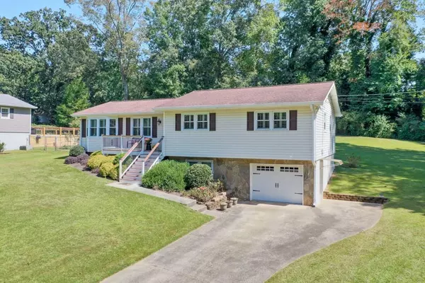 Acworth, GA 30102,6884 Sky Lane DR