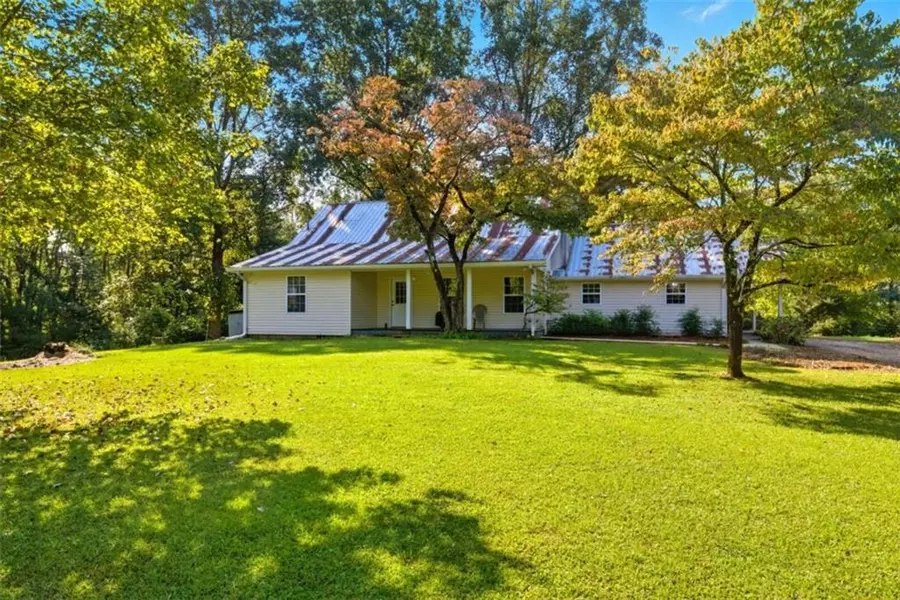 101 Dove LN, Clarkesville, GA 30523