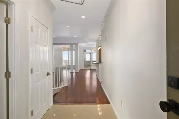 Atlanta, GA 30326,3334 Peachtree RD NE #1905