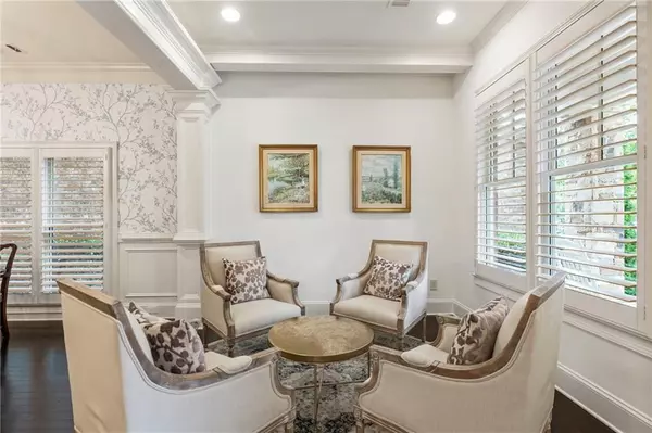 Atlanta, GA 30328,484 Glenmanor CT