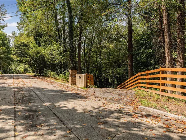 Atlanta, GA 30327,1153 Dawn View LN NW