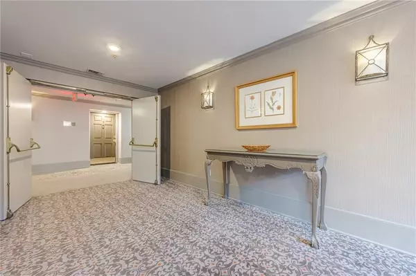 Atlanta, GA 30324,3203 Lenox RD NE #32