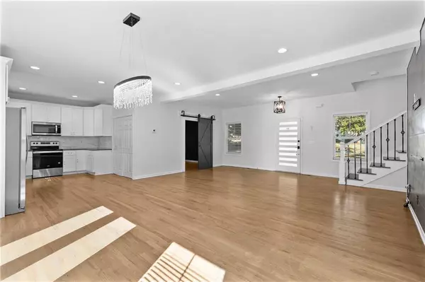 Decatur, GA 30032,2049 Mcafee RD