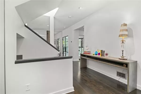 Atlanta, GA 30327,4 W Wesley RDG NW