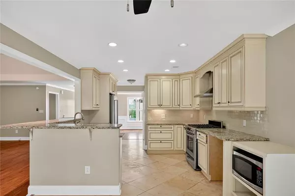 Lawrenceville, GA 30043,1320 Green Oak CIR