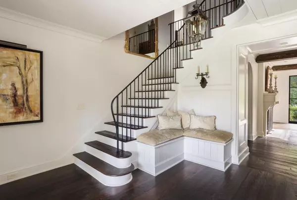 Atlanta, GA 30327,3741 Dumbarton RD NW