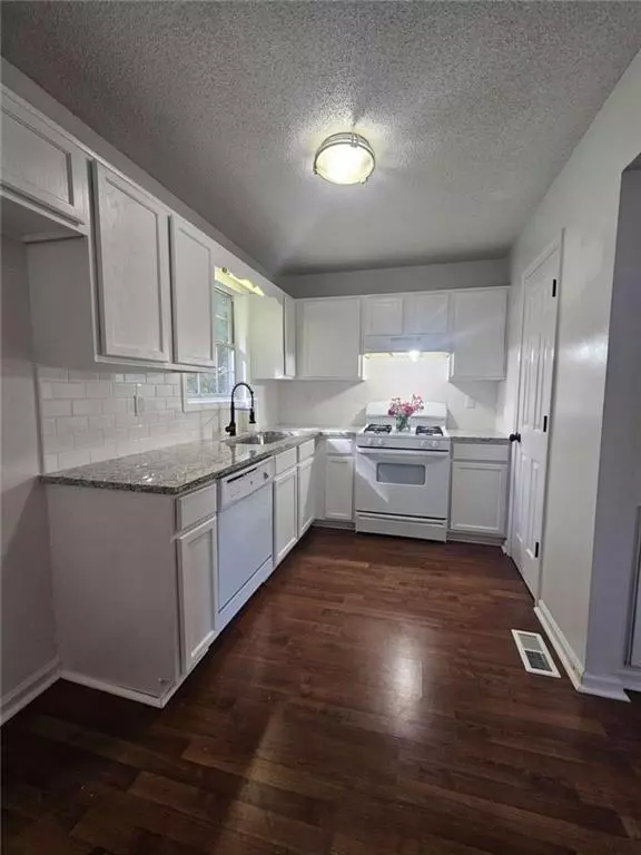 Dallas, GA 30157,201 Ivy Brook DR