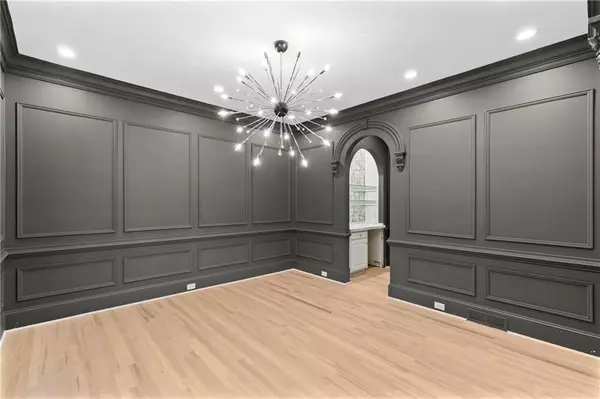 Atlanta, GA 30327,5390 Harrowood LN