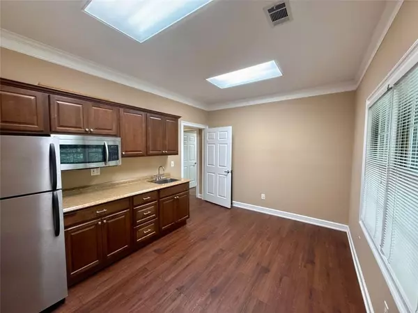 Roswell, GA 30076,500 SUN VALLEY DR #D1