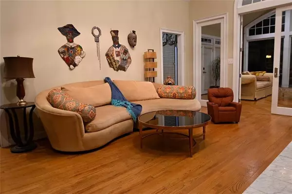 Atlanta, GA 30331,1015 FOREST OVERLOOK TRL SW