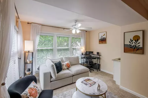 Atlanta, GA 30328,307 Hollyfax CIR