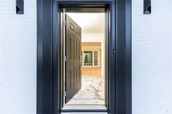 Atlanta, GA 30305,200 W Paces Ferry RD NW