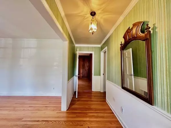 Atlanta, GA 30329,1445 Pineway DR NE