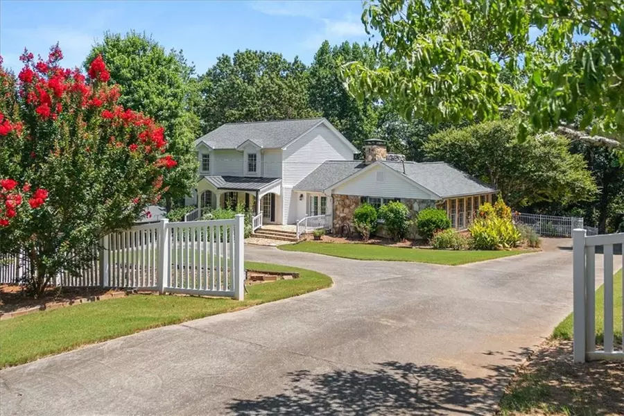 2166 Tanglewood DR, Snellville, GA 30078