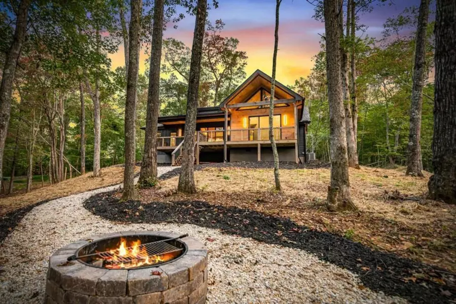 267 Indian TRL, Mccaysville, GA 30555