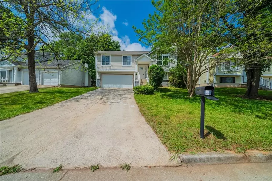 6082 Raintree BND, Lithonia, GA 30058