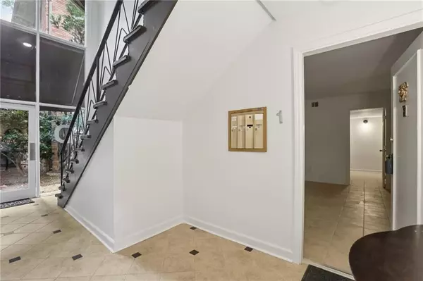 Atlanta, GA 30309,115 BISCAYNE DR NW #D1