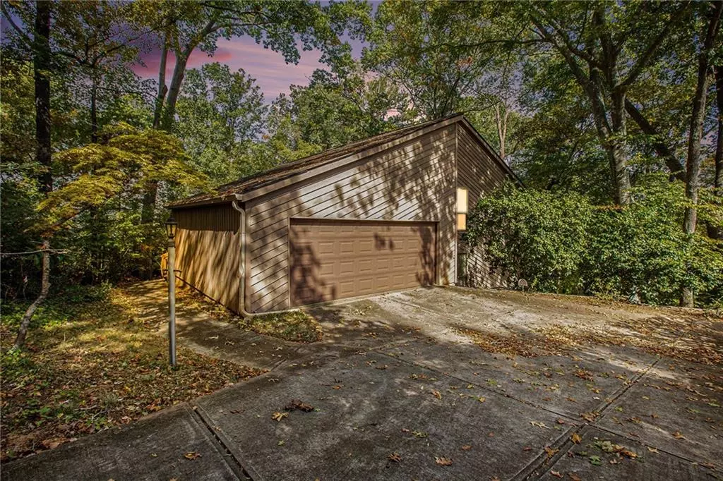 Roswell, GA 30075,175 Spring DR