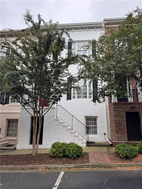 1027 Pearl Point, Sandy Springs, GA 30328