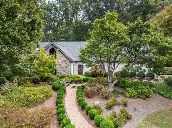 425 Overview DR, Atlanta, GA 30327