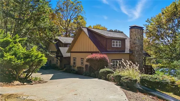 Hiawassee, GA 30546,2003 Bend Of The River RD